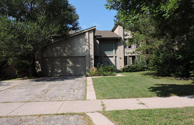 Property Photo: 1400 Kingsport Court IL 60062