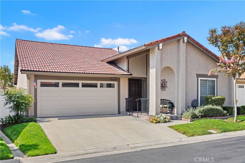 Property Photo:  27705 Via Rodrigo  CA 92692 