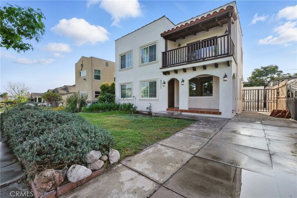 Property Photo:  2111 S Bronson Ave  CA 90018 