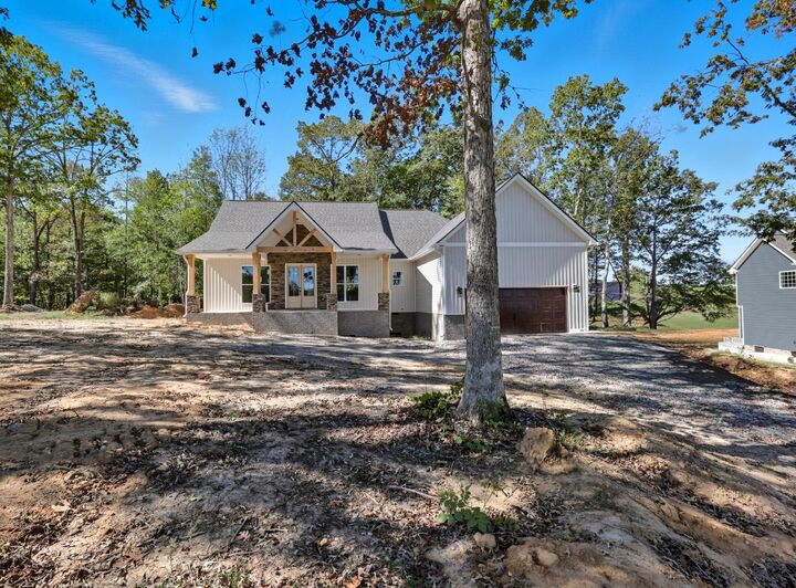 Property Photo: 2226 S Hinton Rd TN 37171