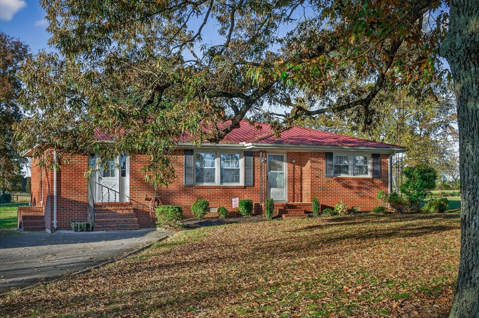 Property Photo:  2015 Cookeville Hwy  TN 37166 