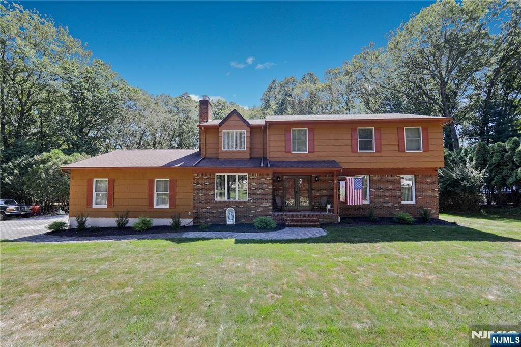 Property Photo:  88 Manor Drive  NJ 07446 