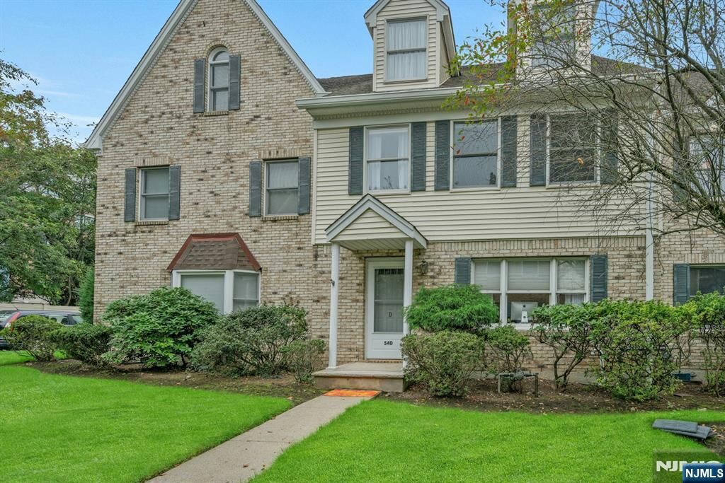 Property Photo:  54 Hawthorne Avenue D  NJ 07656 
