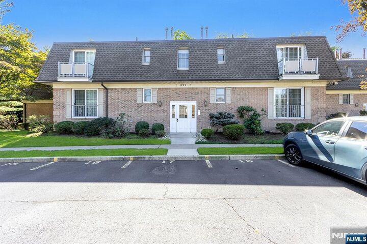 Property Photo:  271 Collignon Way 4A  NJ 07675 