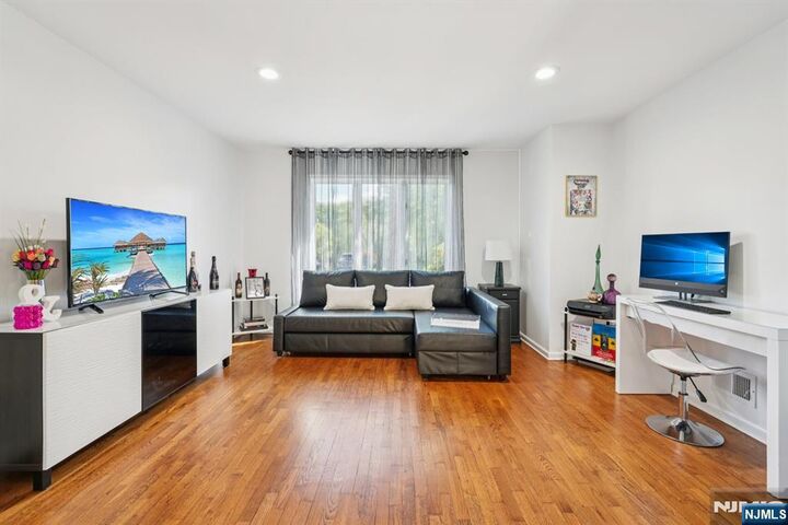 Property Photo:  93 Frost Lane  NJ 07430 
