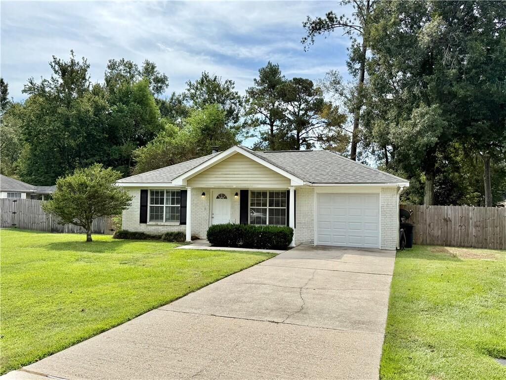 Property Photo: 2 Woodlawn Drive LA 70433