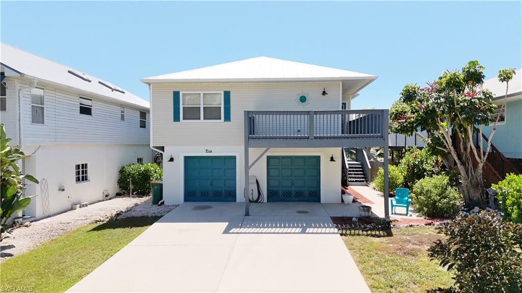 Property Photo:  768 Park Ave  FL 34110 