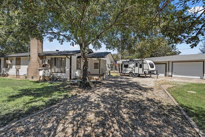 Property Photo: 101 Bluegrass TX 76692