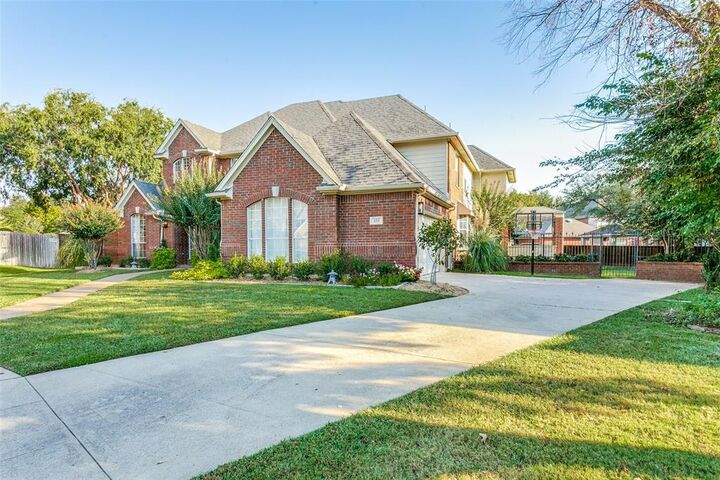 Property Photo: 203 Manor Place TX 76092