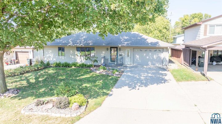 Property Photo:  21 Elmwood Drive  IA 51034 