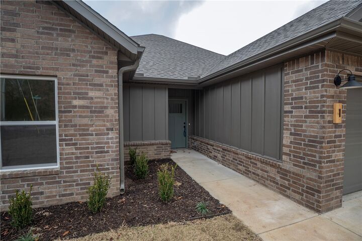 Property Photo: 1 Lynn Lane AR 72714