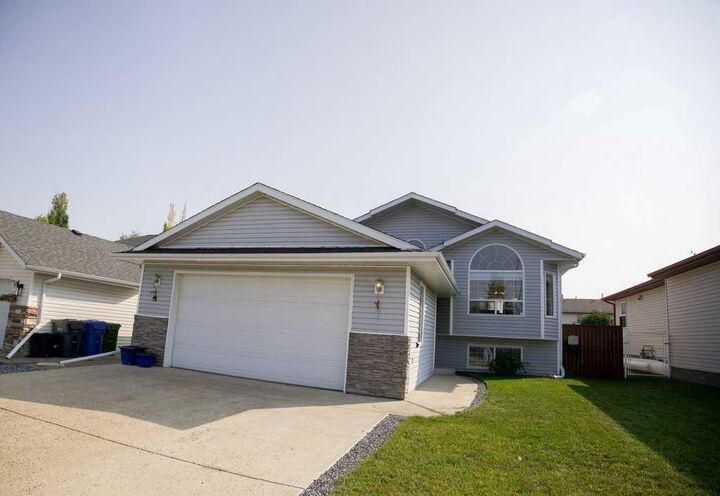 7 Langford Crescent  Red Deer AB T4R 2X1 photo