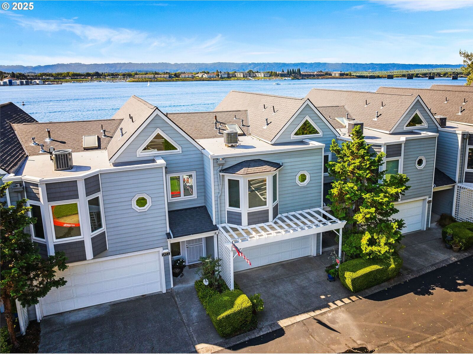 Property Photo:  1409 SE Columbia Way E5  WA 98661 