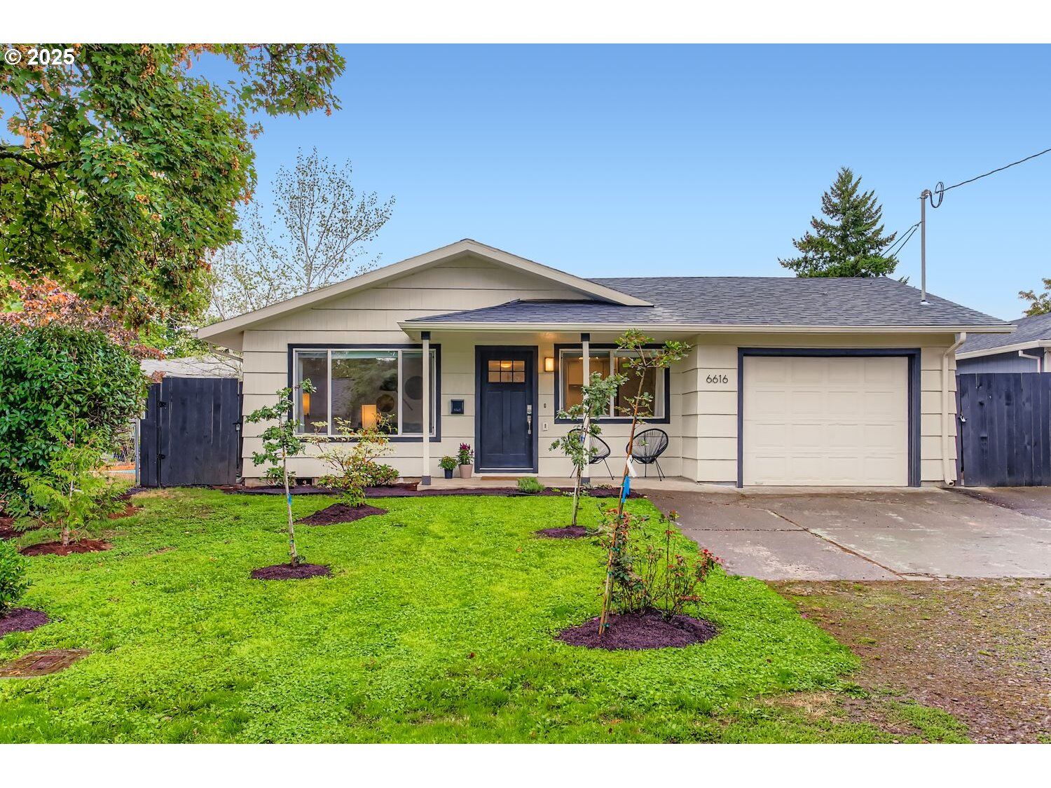 Property Photo:  6616 SE 75th Ave  OR 97206 