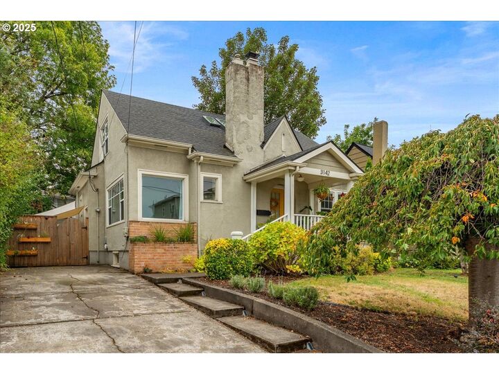 Property Photo:  3142 NE Wasco St  OR 97232 