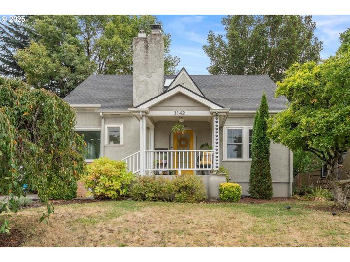 Property Photo:  3142 NE Wasco St  OR 97232