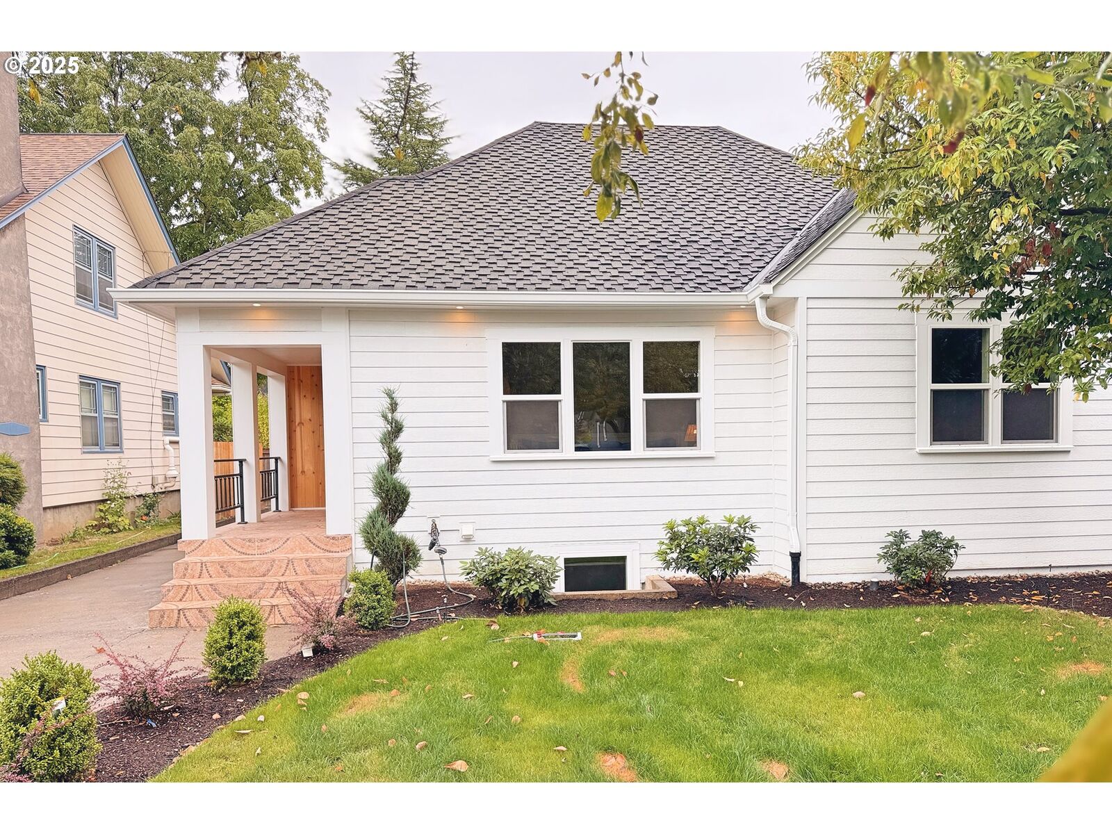 Property Photo:  3564 NE Mathison Pl  OR 97212 
