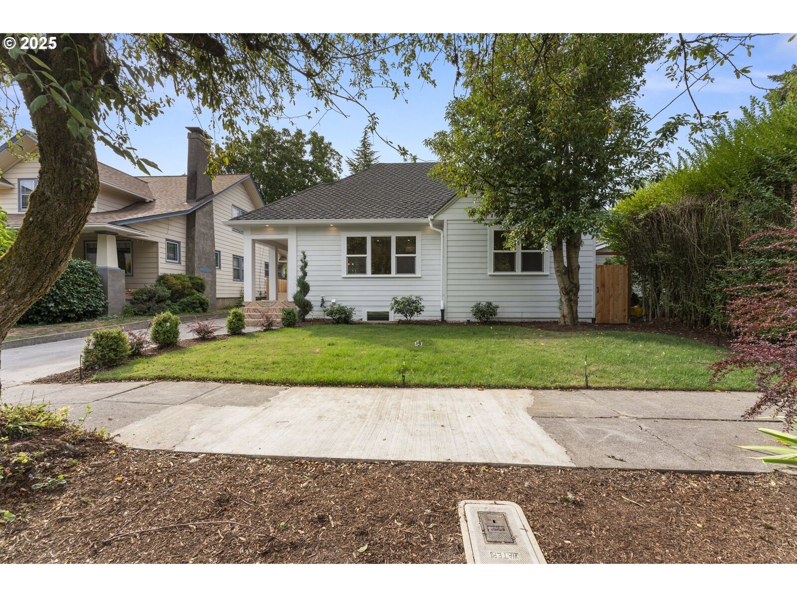 Property Photo:  3564 NE Mathison Pl  OR 97212 