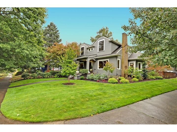 Property Photo:  4204 NE Hassalo St  OR 97213 