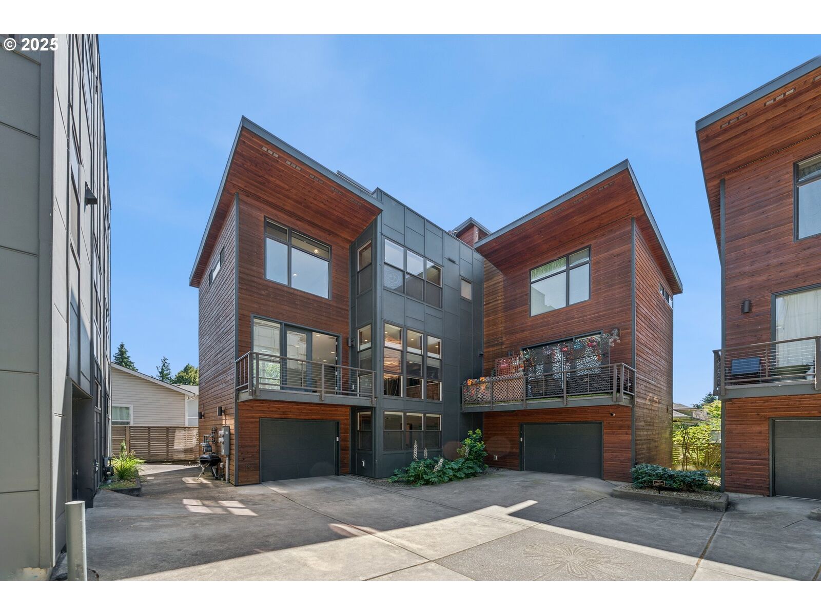 Property Photo:  522 NE Sacramento St  OR 97212 