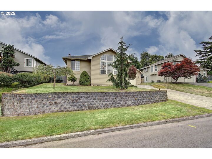 Property Photo:  1402 NW 30th Ave  WA 98607 