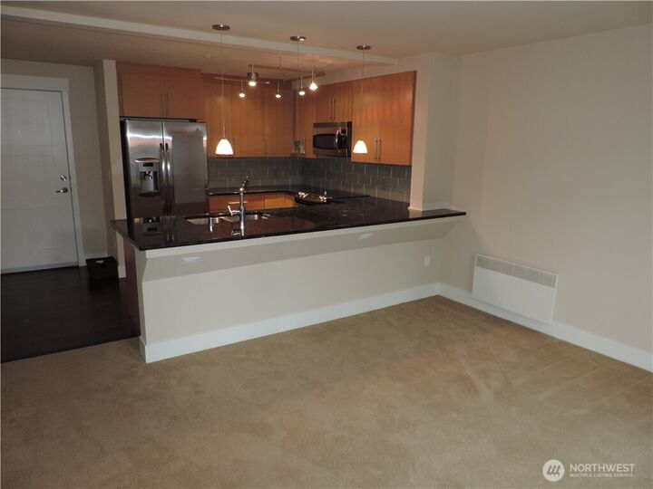 Property Photo:  511  100th Avenue NE 205  WA 98004 
