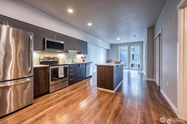 Property Photo:  1085  103rd Avenue NE 526  WA 98004 
