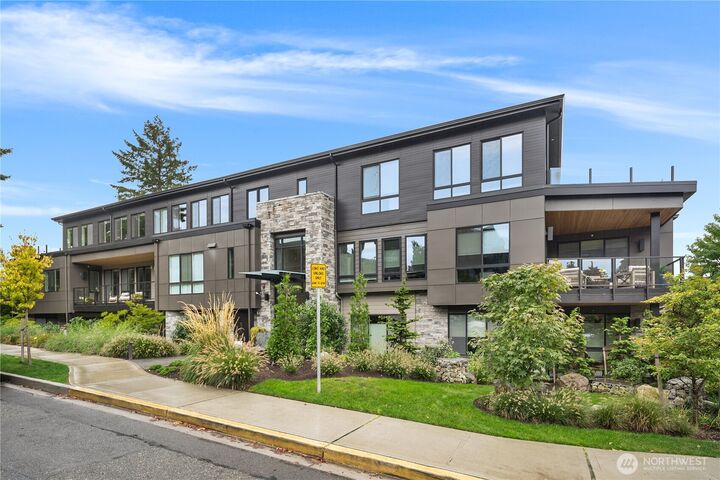 Property Photo:  317  5th Avenue 103  WA 98033 