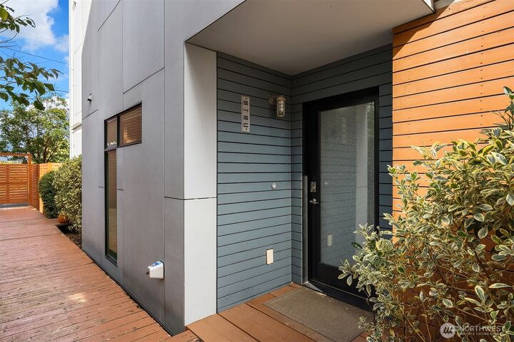 Property Photo: 545 S Sullivan Street C WA 98108