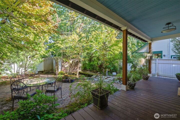 Property Photo:  825  15th Avenue  WA 98122 