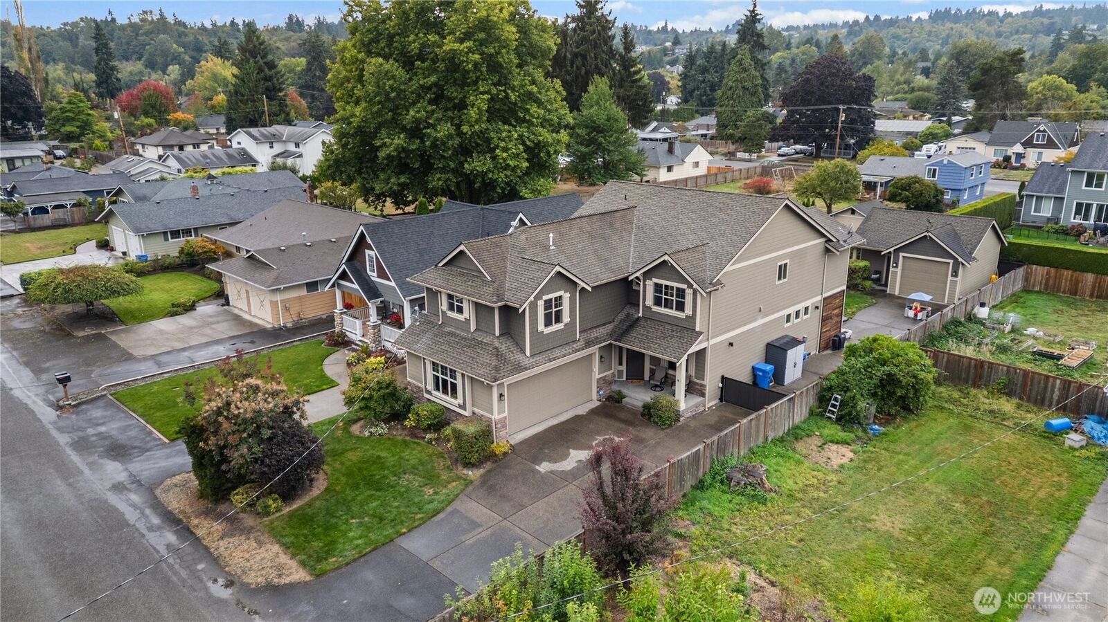 Property Photo:  416  17th Street SW  WA 98371