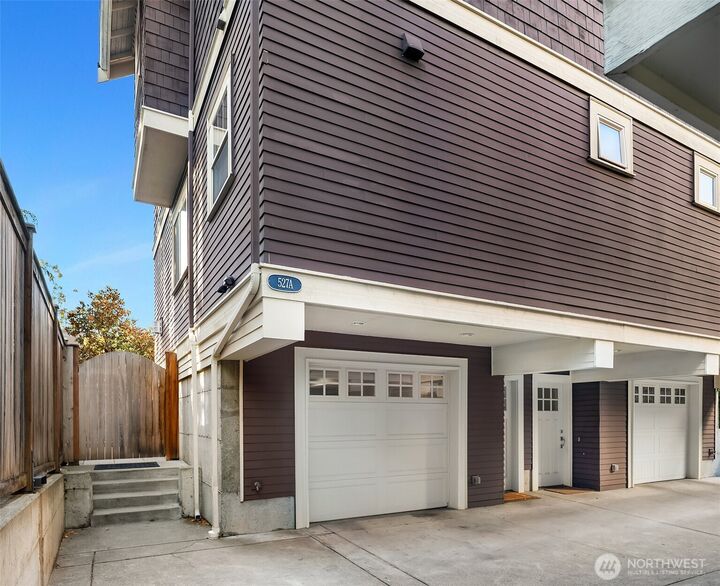 Property Photo: 527 11th Avenue E A WA 98102