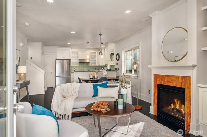 Property Photo: 527 11th Avenue E A WA 98102