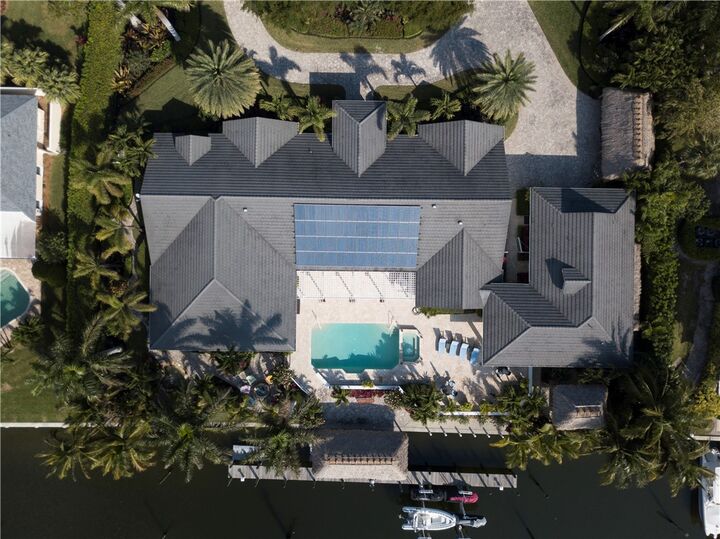 Property Photo: 2105 Windward Way FL 32963