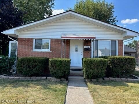 Property Photo:  2715 Kenmore Road  MI 48072 