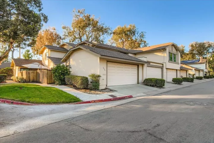 Property Photo:  5450 Rebolla Lane  CA 92124 
