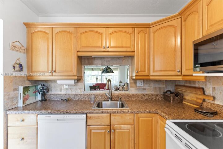 Property Photo:  4701 NW 34th St 511  FL 33319 