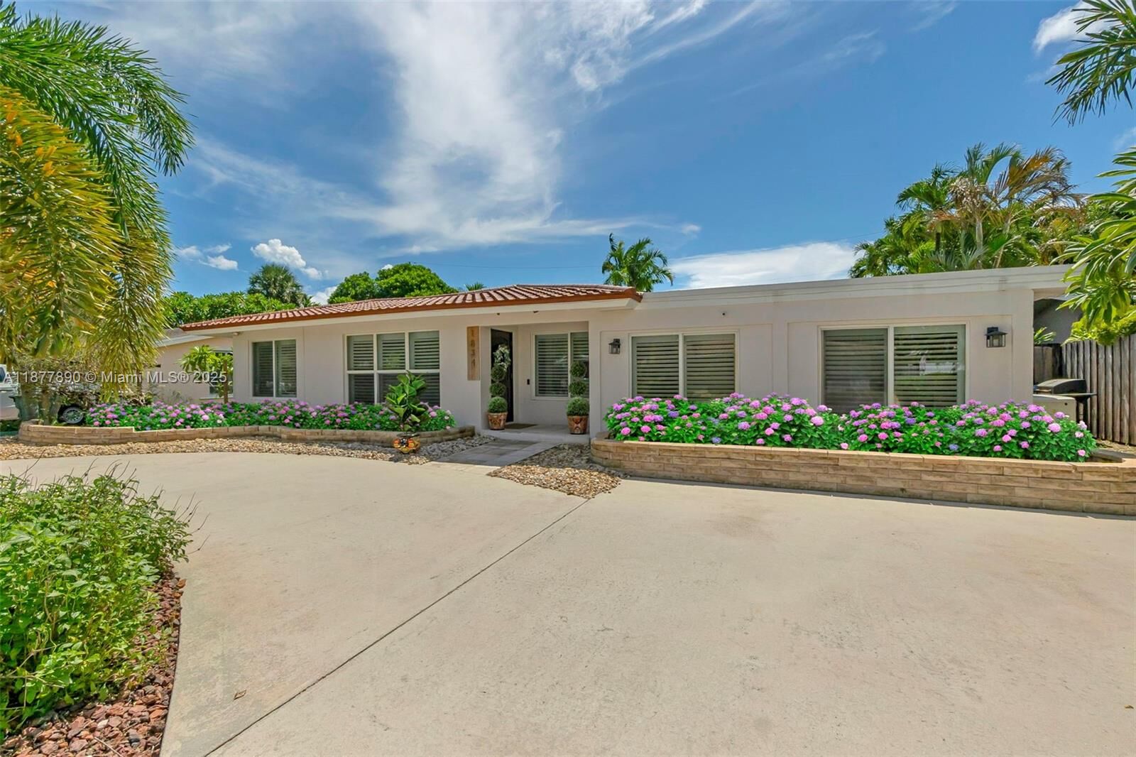 Property Photo: 1834 NE 34th St FL 33306