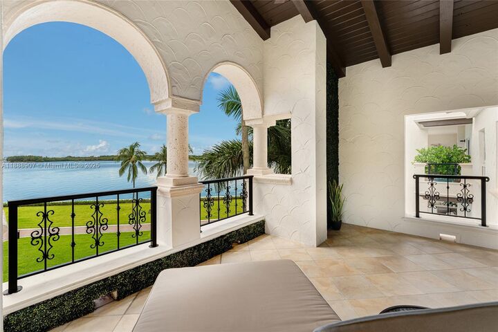 Property Photo:  2331 Fisher Island Dr 4301  FL 33109 