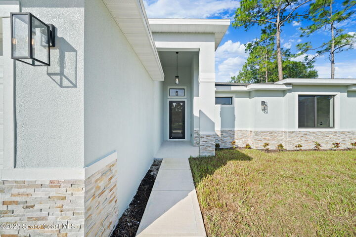 Property Photo:  1724 Tharp Road SE  FL 32909 