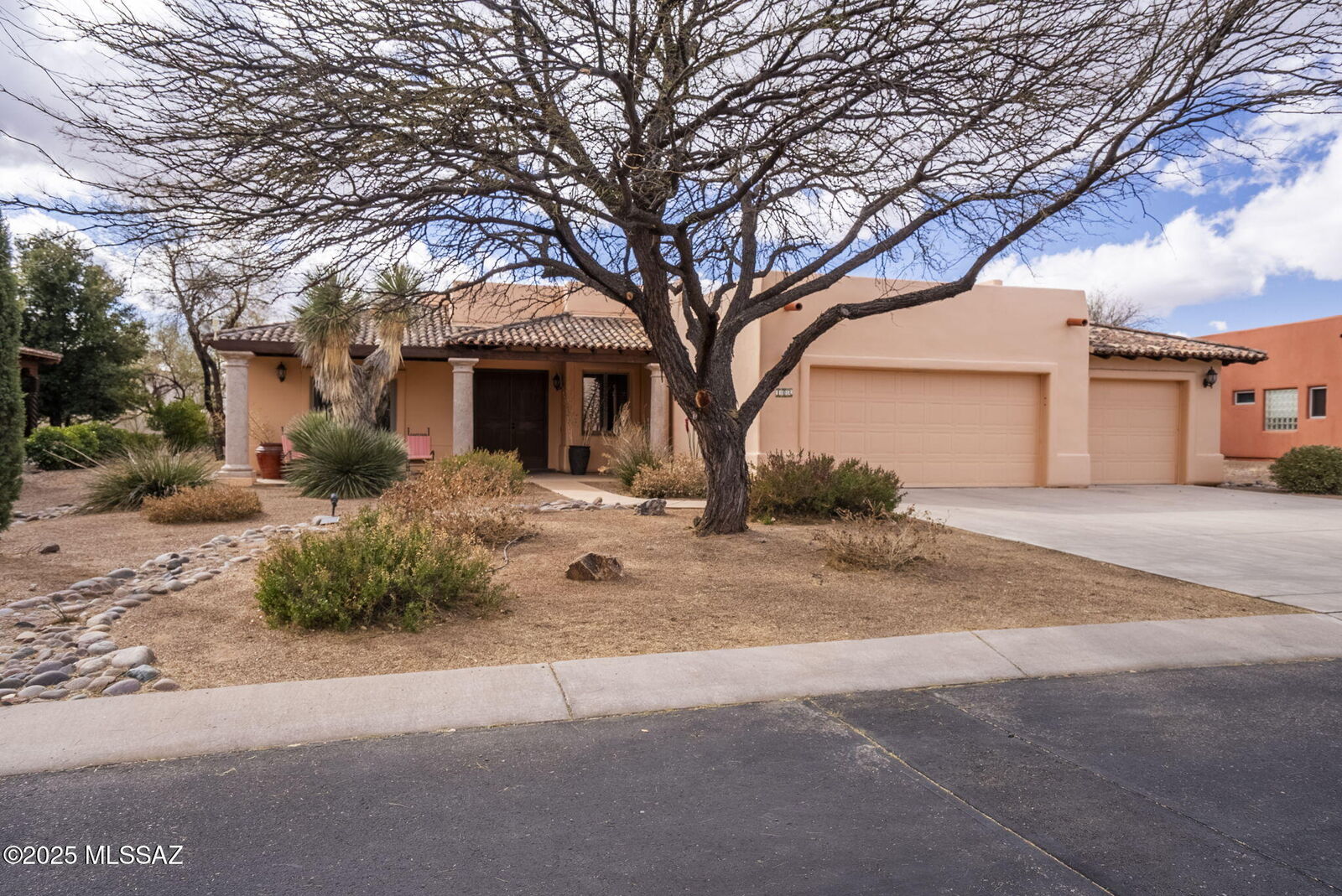 Property Photo:  102 Circulo Vespucci  AZ 85646 