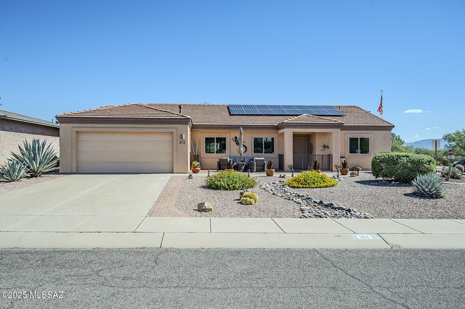 Property Photo:  104 N Candlelight Drive  AZ 85614 