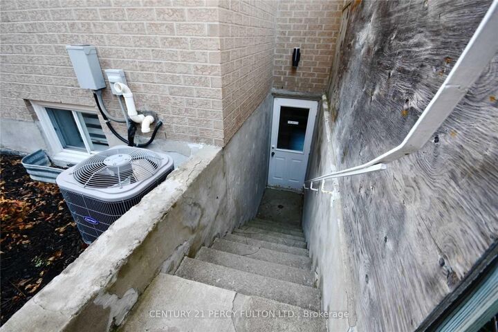 Photo de la propriété:  251 Livingstone Street W  ON L4N 6Z4 