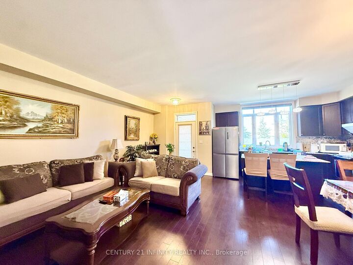 Photo de la propriété: 94 Longshore Way ON L1N 0M1