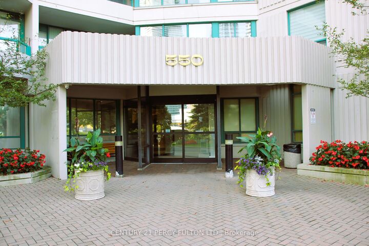 Property Photo: 550 Webb Drive 1511 ON L5B 3Y4