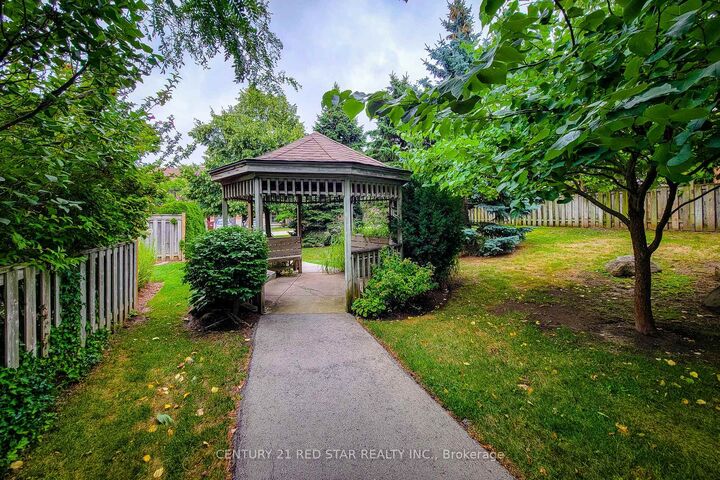 Property Photo:  18 Cedar Street 19  ON L3M 5M7 