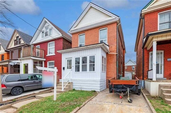Property Photo:  42 Arthur Avenue N  ON L8L 6C5 