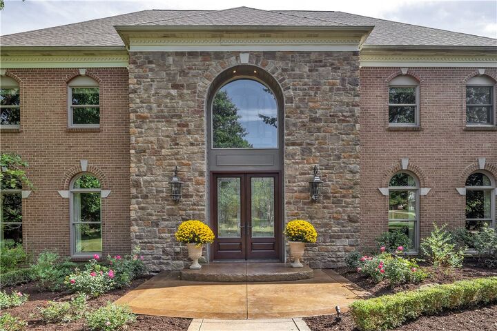 Property Photo: 109 Lakeland Dr PA 16046
