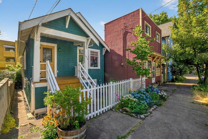 Photo de la propriété: 1113 McLean Drive BC V5L 3N5