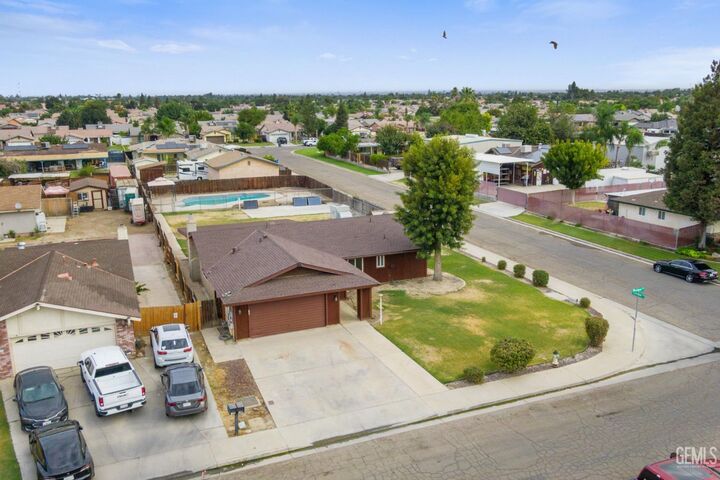 Property Photo: 1200 Monique Avenue CA 93307